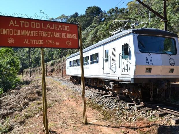 Trem Do Mirante Uma Viagem Sobre Os Trilhos Da Estrada De Ferro Em